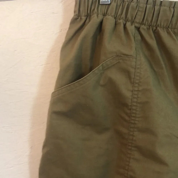 Elastic Waist Olive Green Shorts with Pockets Casual Comfy Everyday - Picture 2 of 11